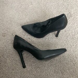 BCBGENERATION BLACK SUEDE PUMPS